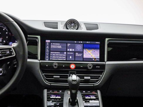 Certified 2025 Porsche Macan AWD/4WD image 15
