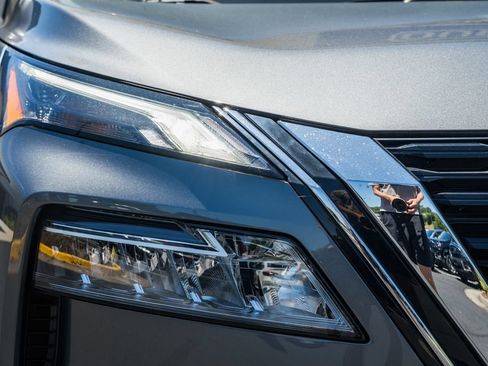 Used 2023 Nissan Rogue SV AWD/4WD image 11