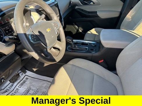 Used 2022 Chevrolet Traverse LS image 11