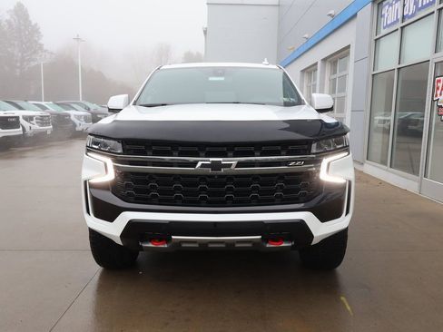 Certified 2022 Chevrolet Tahoe Z71 w/ Luxury Package AWD/4WD image 4
