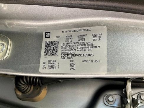 Used 2025 Chevrolet Colorado W/T AWD/4WD image 33