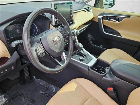Used 2022 Toyota RAV4 Limited image 10