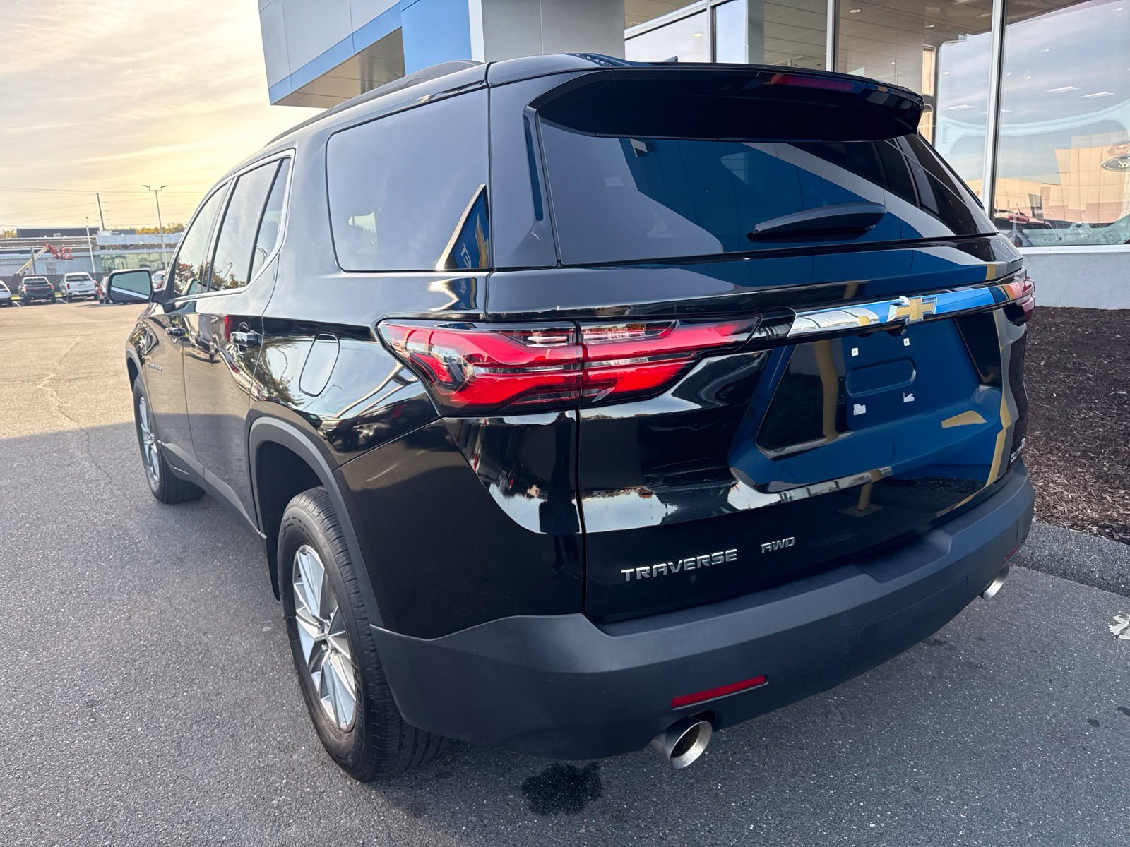 Used 2023 Chevrolet Traverse LT w/ LPO, Cargo Package AWD/4WD image 8