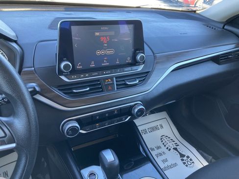 Used 2023 Nissan Altima 2.5 SV image 21