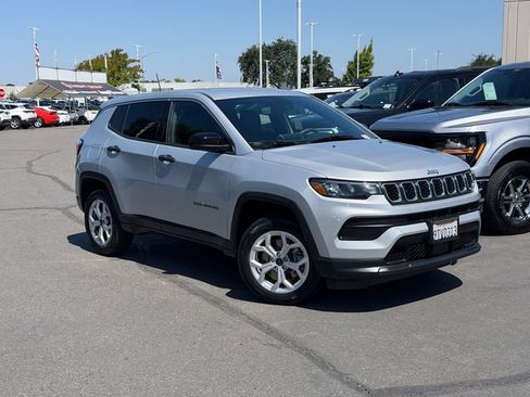 Used 2025 Jeep Compass Sport AWD/4WD image 2