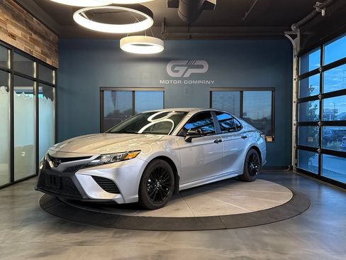 Used 2020 Toyota Camry SE AWD/4WD image 7
