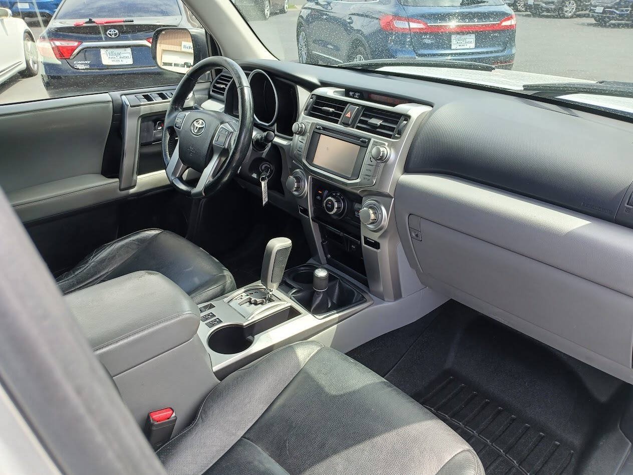Used 2012 Toyota 4Runner SR5 w/ Premium Pkg AWD/4WD image 15