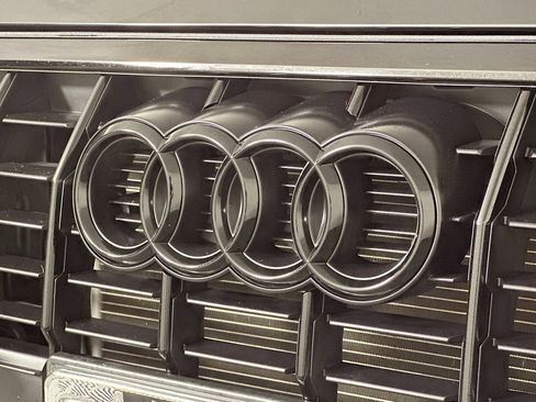 Used 2023 Audi Q3 2.0T Premium w/ Black Optic Sport Package AWD/4WD image 15