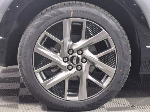 New 2026 Cadillac Optiq Luxury 1 image 27