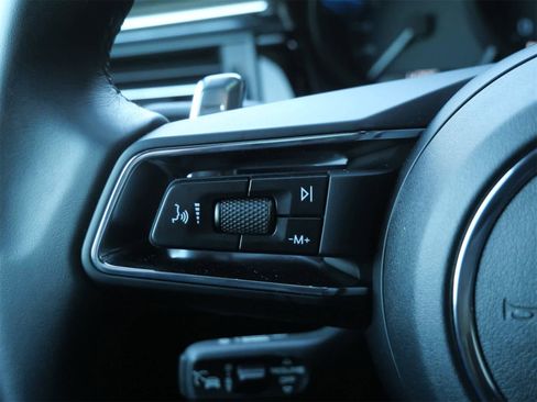 Certified 2025 Porsche Macan image 23