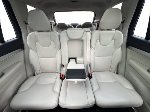 Used 2017 Volvo XC90 T6 Momentum w/ Vision Package AWD/4WD image 16