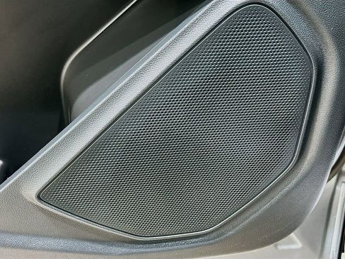 Used 2024 Ford Explorer XLT image 18