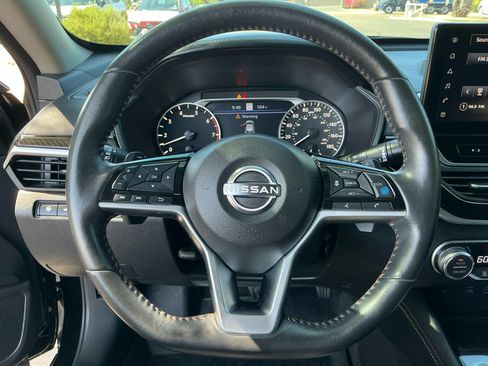 Used 2024 Nissan Altima 2.0 SR FWD image 1