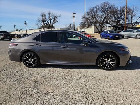 Used 2023 Toyota Camry SE image 12