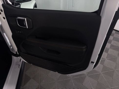 Used 2025 Jeep Wrangler Unlimited Sahara AWD/4WD image 35