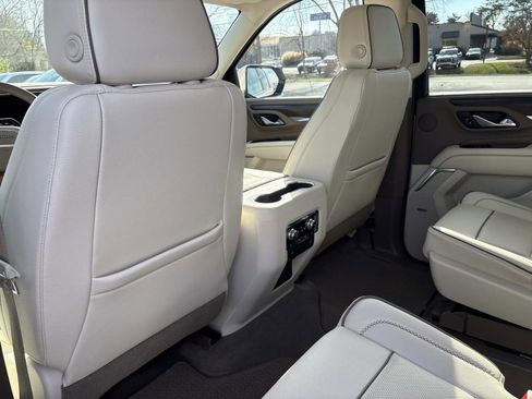 Used 2021 GMC Yukon XL Denali w/ Denali Premium Package image 30