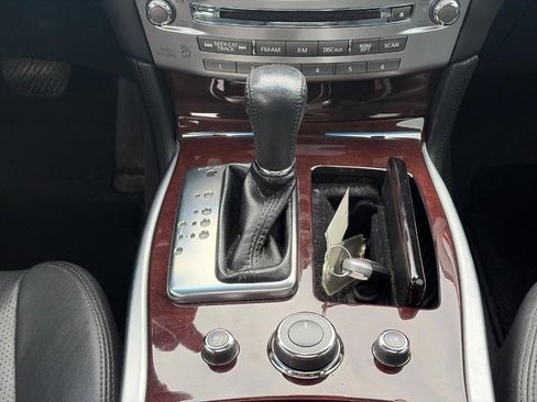 Used 2017 INFINITI Q70 L 3.7 AWD/4WD image 16