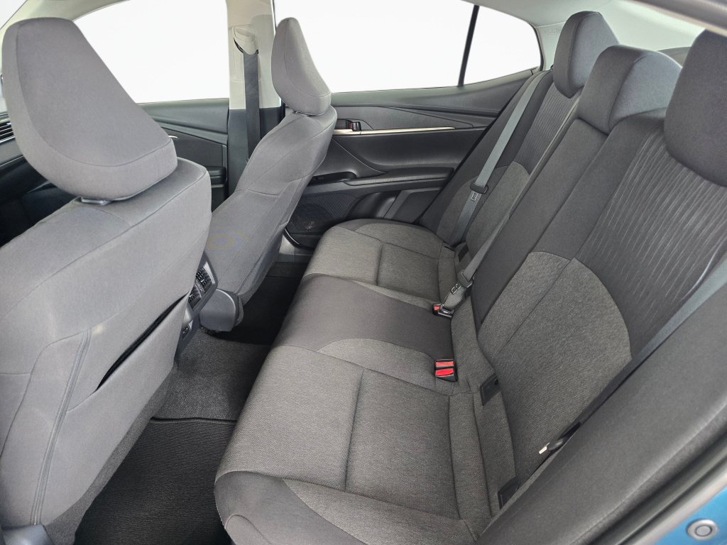 Used 2025 Toyota Camry LE w/ Convenience Package FWD image 33