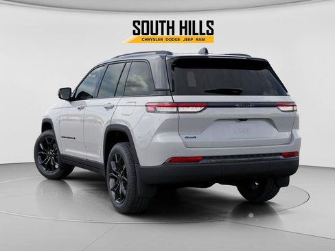 New 2025 Jeep Grand Cherokee Limited w/ MOPAR Finishing Package AWD/4WD image 3