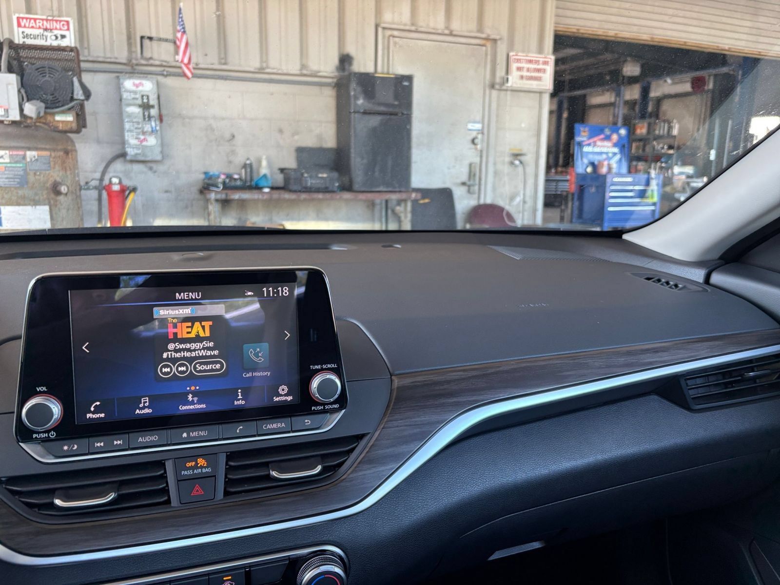 Used 2025 Nissan Altima 2.5 SV FWD image 34