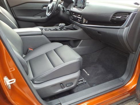 Used 2023 Nissan Rogue SL w/ SL Premium Package image 8