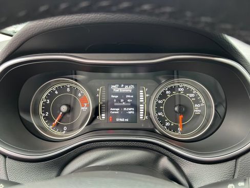 Used 2021 Jeep Cherokee Latitude Plus FWD image 13
