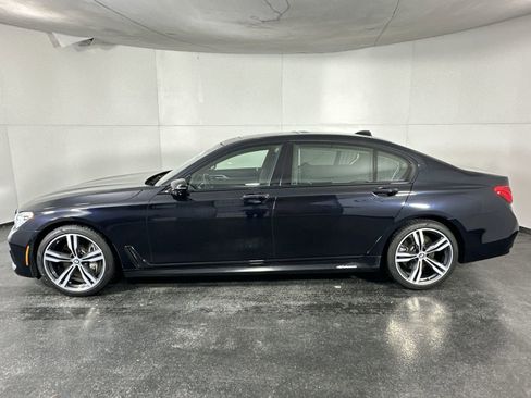 Used 2019 BMW 750i w/ Executive Package image 8