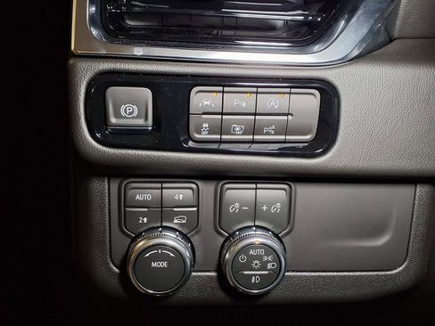 New 2026 GMC Yukon Denali w/ Sun & Power Step Package AWD/4WD image 17