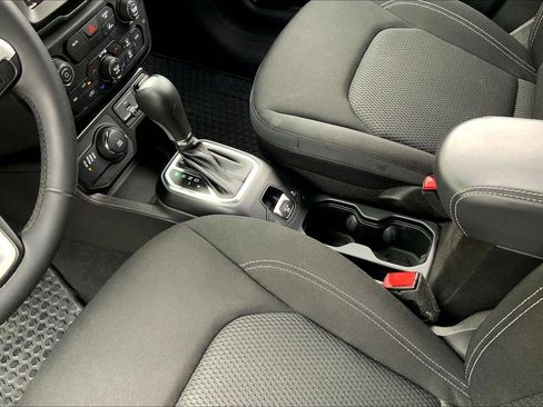 Used 2023 Jeep Renegade Altitude image 16