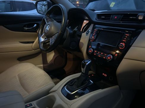 Used 2020 Nissan Rogue SV w/ Sun & Sound Touring Package image 10