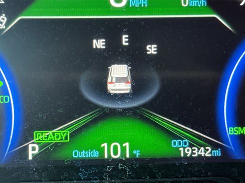 Used 2024 Toyota RAV4 SE image 30