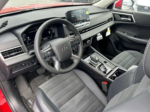 Used 2025 Mitsubishi Outlander SE AWD/4WD image 27