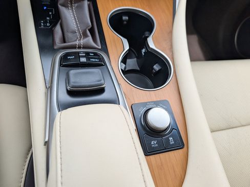 Used 2017 Lexus RX 450h AWD image 21