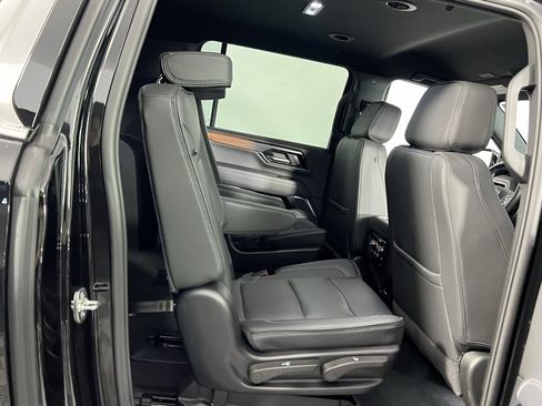 Used 2025 GMC Yukon XL Denali image 32