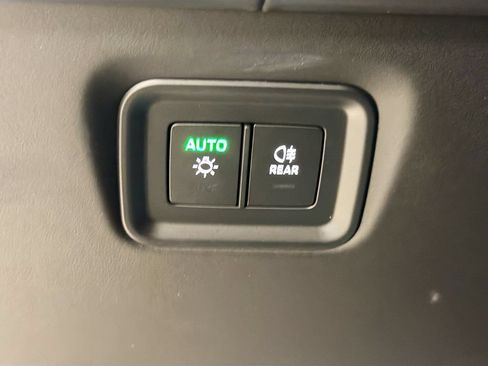 Certified 2025 Porsche Cayenne E-Hybrid AWD/4WD image 11