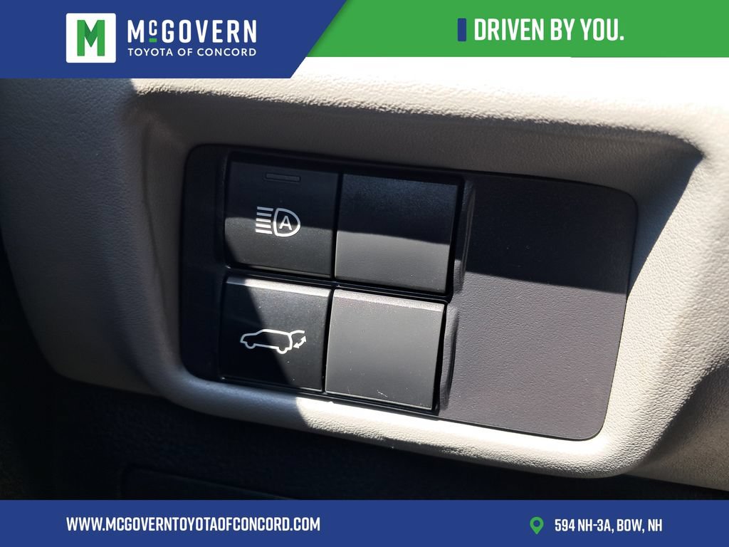 Used 2022 Toyota Highlander LE FWD image 29