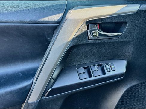 Used 2018 Toyota RAV4 XLE FWD image 17