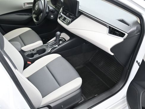 Used 2024 Toyota Corolla LE FWD image 11