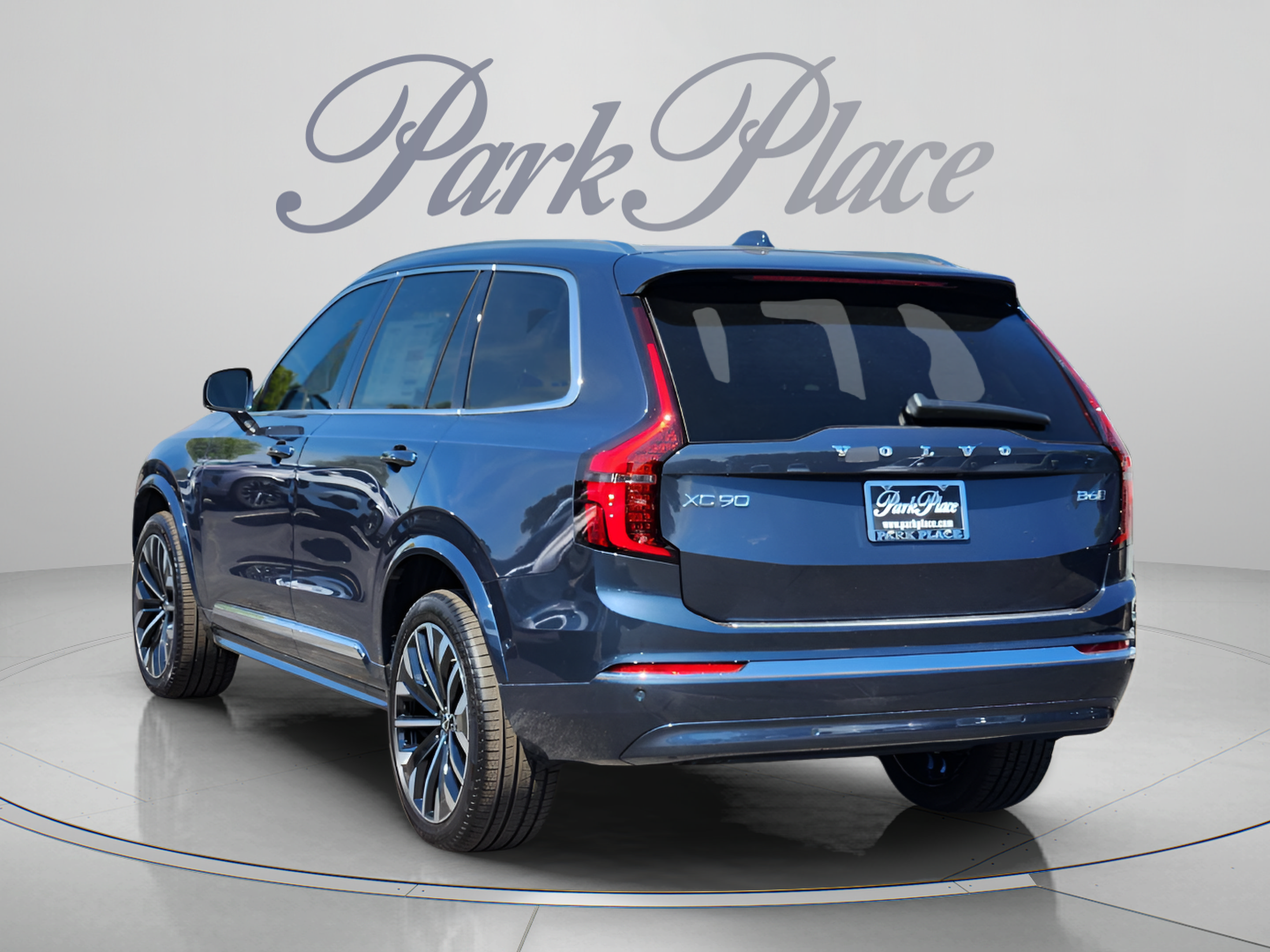Used 2026 Volvo XC90 B6 Plus w/ Protection Package Premier AWD/4WD image 3