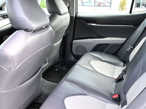 Used 2018 Toyota Camry XLE image 44