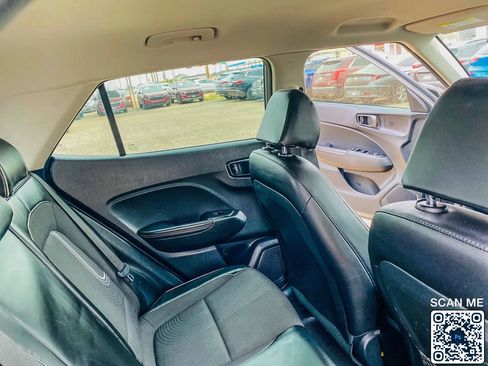Used 2022 Hyundai Venue Limited w/ Cargo Package FWD image 28