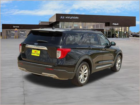 Used 2021 Ford Explorer XLT w/ Equipment Group 202A RWD image 9