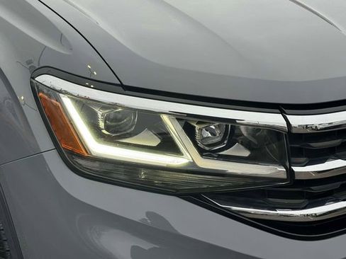 Used 2020 Volkswagen Atlas Cross Sport SE w/ Panoramic Sunroof Package image 13