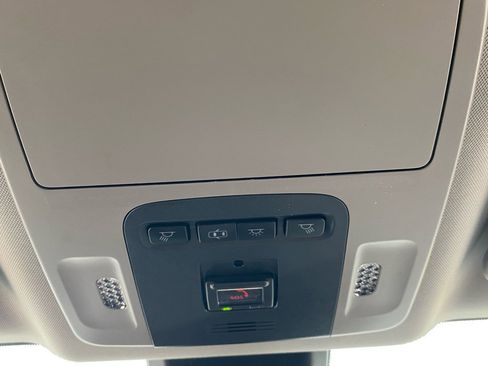 Used 2020 Toyota Camry XLE image 19