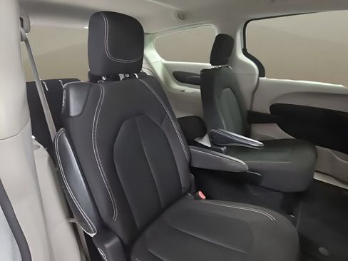 Used 2022 Chrysler Voyager LX FWD image 20