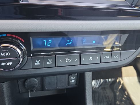 Used 2016 Toyota Corolla LE FWD image 29