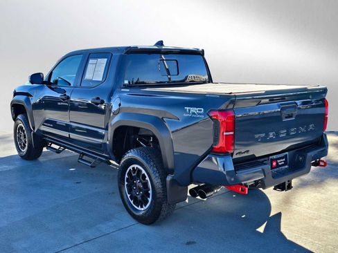 Used 2025 Toyota Tacoma TRD Sport image 5