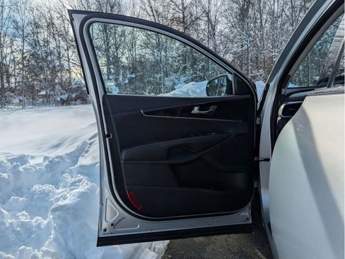 Used 2020 Kia Sorento LX image 10