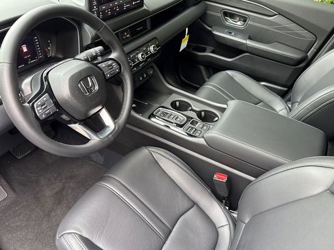 New 2026 Honda Pilot Touring image 3