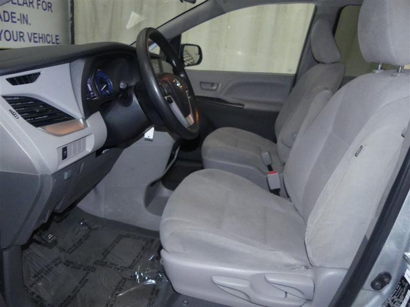 Used 2020 Toyota Sienna L FWD image 17